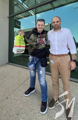 Чоловік із протезом, якого зняли з рейсу Wizz Air, не був військовим. Його знайшло МЗС України Чоловік із протезом, якого зняли з рейсу Wizz Air, не був військовим. Його знайшло МЗС України