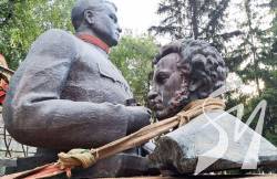 У Полтаві демонтували пам’ятники Пушкіну й Ватутіну