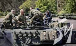 Перша партія вже на місці: три країни Європи направили 10 танків Leopard в Україну Перша партія вже на місці: три країни Європи направили 10 танків Leopard в Україну