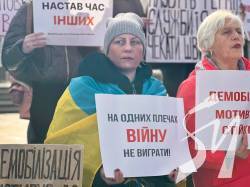 Настав час інших: в Україні пройшли мітинги за демобілізацію тих, хто воює понад півтора року Настав час інших: в Україні пройшли мітинги за демобілізацію тих, хто воює понад півтора року
